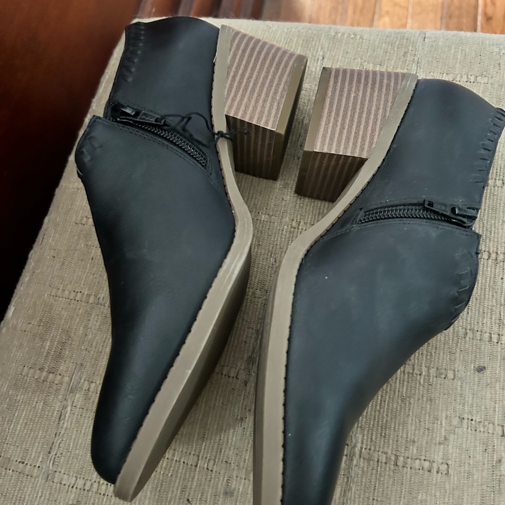 Black booties size 8. Never worn